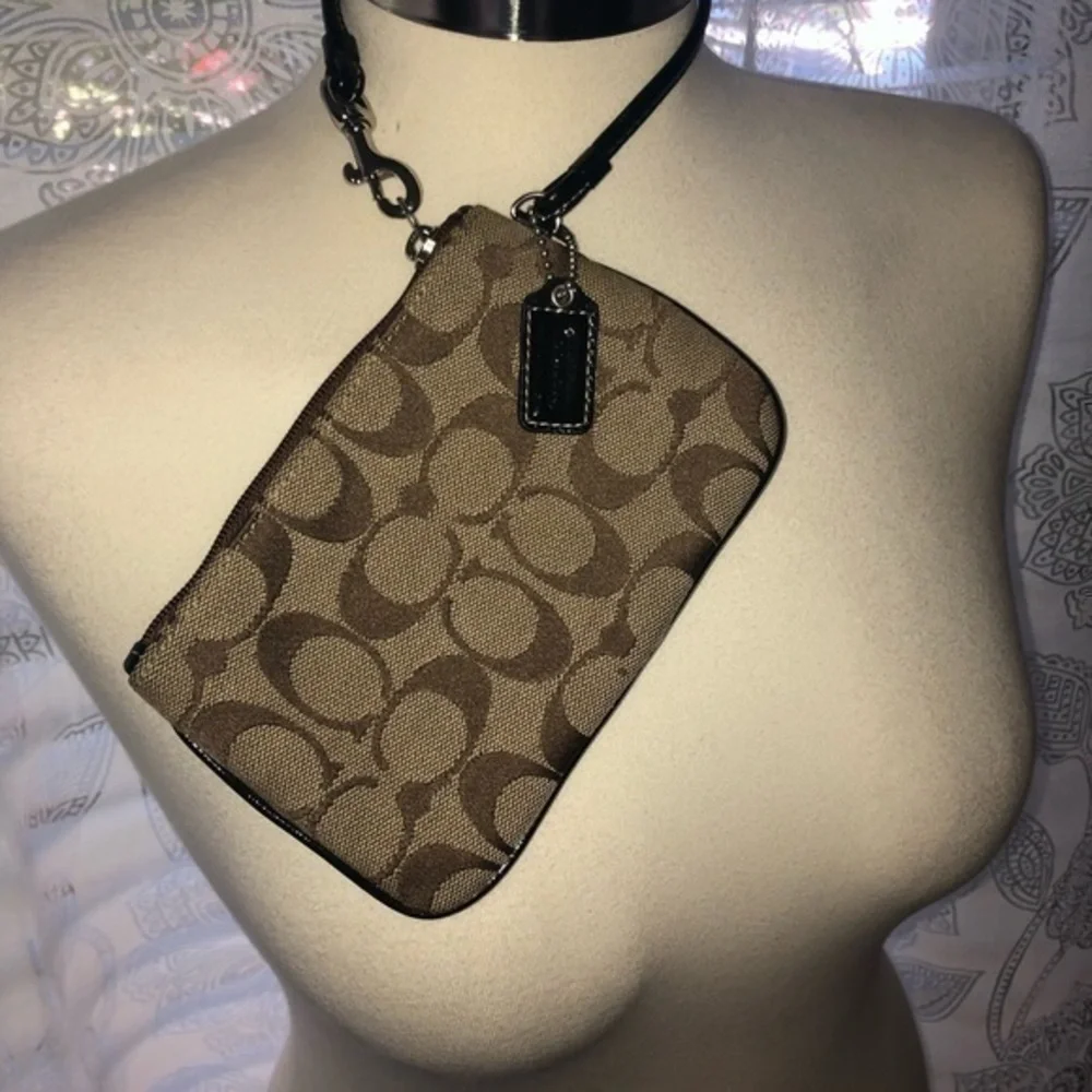 COACH CLASSIC BROWN & TAN WRISTLET PERFECT CONDITION